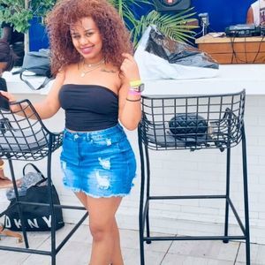 Meet your Posher, Lina